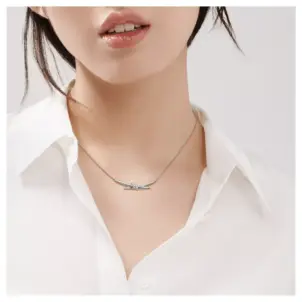 Knot Pendant in White Gold with Diamonds