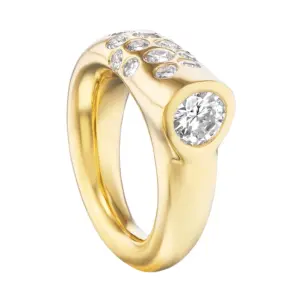18K Gold Clustered Diamond Ring