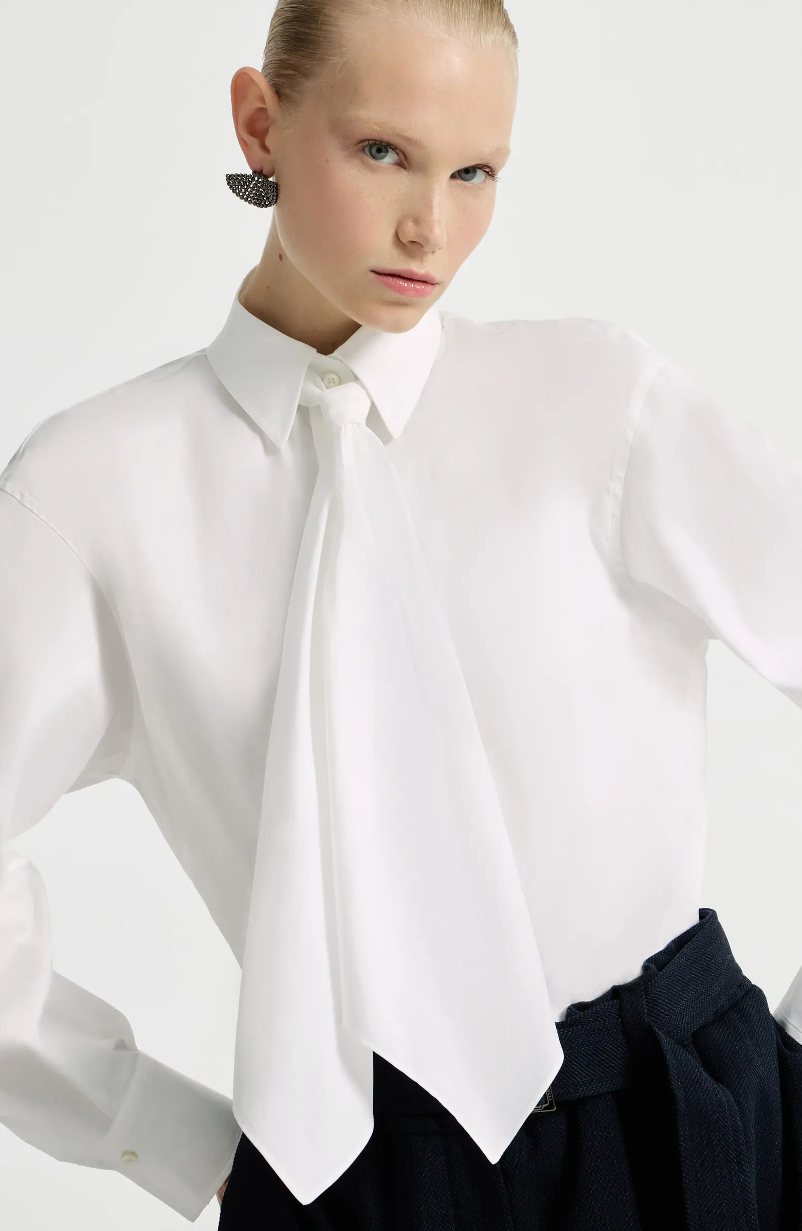 Shirt with tie and monili
