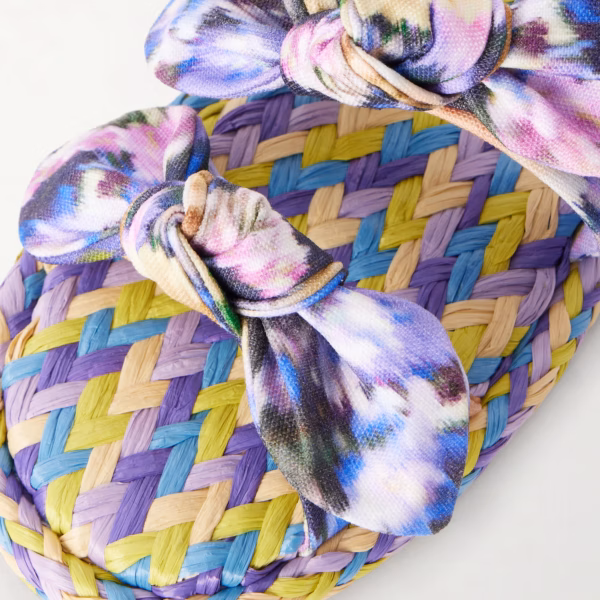 Carousel woven slides