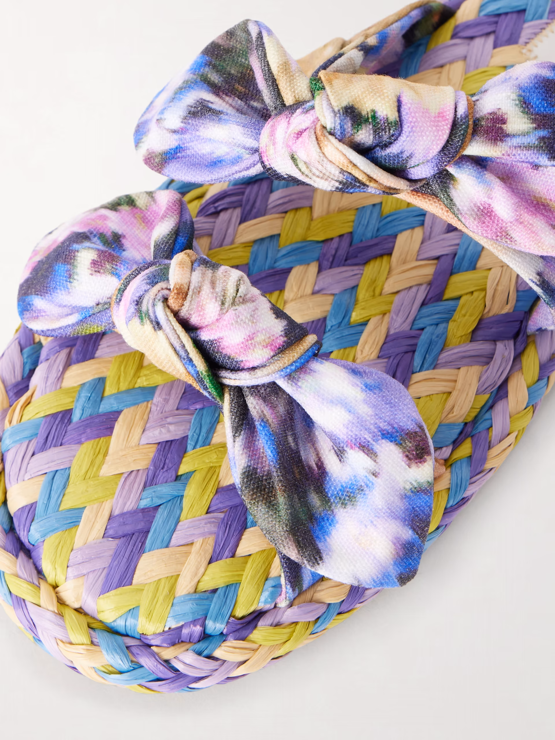 Carousel woven slides